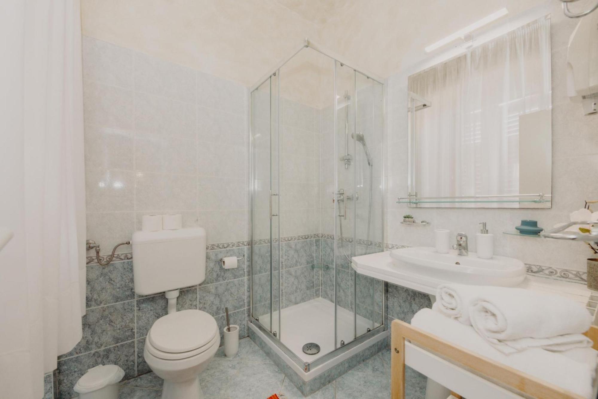 Rooms And Studios Villa Rossella 2 Rovinj Eksteriør billede