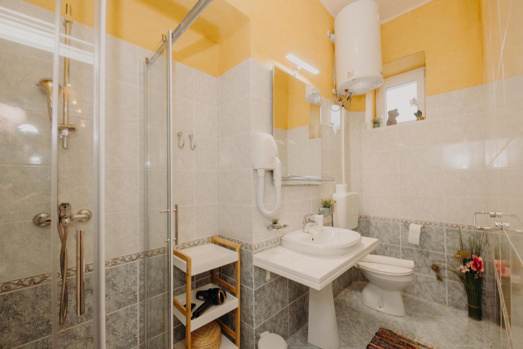 Rooms And Studios Villa Rossella 2 Rovinj Eksteriør billede